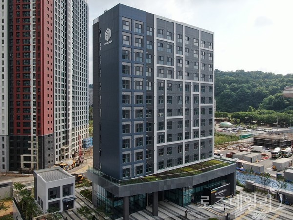 현엔, 국내 최고 13층 '용인 영덕 경기행복주택' 모듈러 주택 준공식 개최 현엔, 국내 최고 13층 '용인 영덕 경기행복주택' 모듈러 주택 준공식 개최
